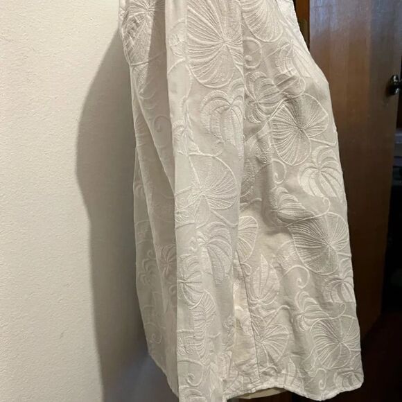 EUC Talbots Adjustable Long-sleeve Button Down Textured Shirt Size Small #111 - Picture 4 of 8